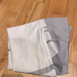 ALO Yoga Leggings Grey&White Striped 61100